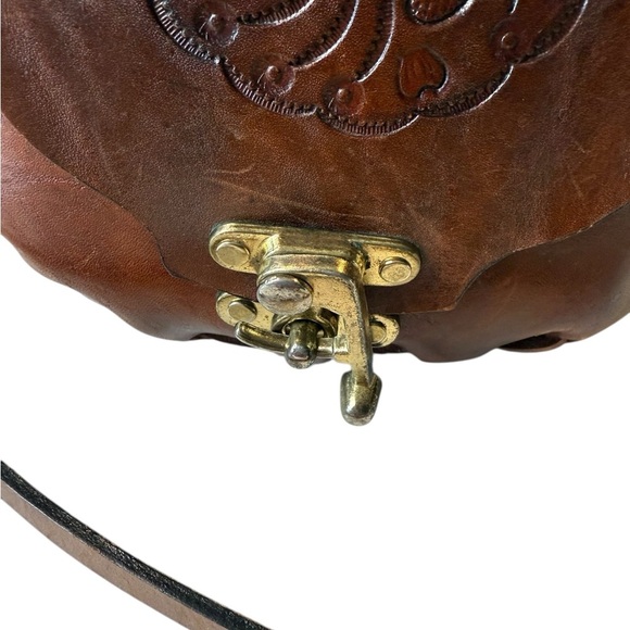 Vintage Tooled Genuine Leather Festival Saddle Bag Mini Purse Toggle Closure - Picture 14 of 15